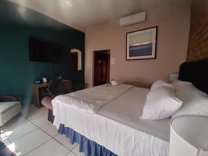 Postel nebo postele na pokoji v ubytování Hotel El Campanario