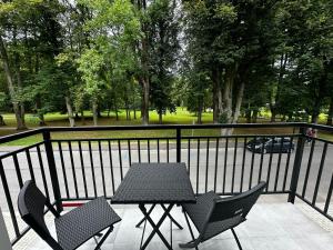 a table and chairs on a balcony with a fence at Apartmán Beethoven in Turčianske Teplice