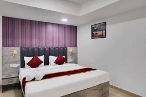 Postel nebo postele na pokoji v ubytování Hotel Orchard Park