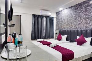 Postel nebo postele na pokoji v ubytování Hotel Orchard Park