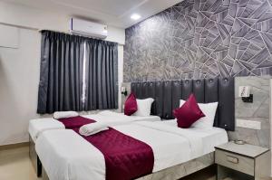 Postel nebo postele na pokoji v ubytování Hotel Orchard Park