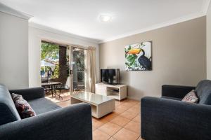 TV a/nebo společenská místnost v ubytování Turtle Beach Resort