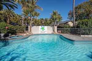 Bazén v ubytování Turtle Beach Resort nebo v jeho okolí