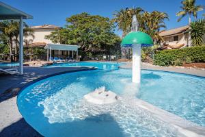 Bazén v ubytování Turtle Beach Resort nebo v jeho okolí