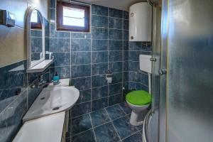 Koupelna v ubytování Apartmani ZELENI MEDA