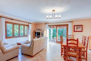 a living room with a table and a dining room at Quic in Playa de Muro