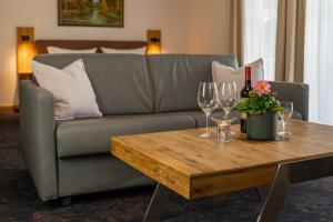 a living room with a couch and a table with wine glasses at Im Wiesengrund in Lalendorf