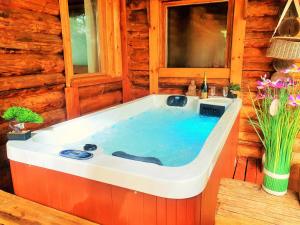 Fotografie z fotogalerie ubytování Magnifique chalets en rondins avec ou sans spa et Tipis en plaine Nature Environnement ressourçant au calme vue imprenable Lascaux SPA non disponible juillet et aout v destinaci Les Farges
