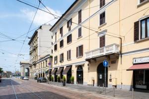 ミラノにあるEasylife - Milano - Col di Lana 1 - Navigliの市通り建築物通り