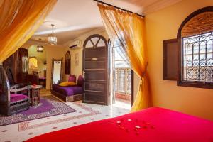 Säng eller sängar i ett rum på Riad La Kahana
