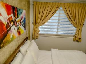 Katil atau katil-katil dalam bilik di Regency Tanjung Tuan Beach PD by Idealhub