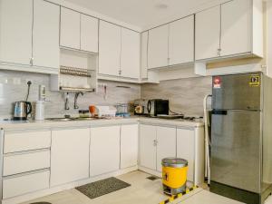 Dapur atau dapur kecil di Regency Tanjung Tuan Beach PD by Idealhub