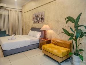 Katil atau katil-katil dalam bilik di Regency Tanjung Tuan Beach PD by Idealhub