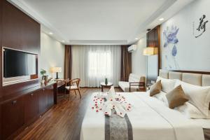 Μια τηλεόραση ή/και κέντρο ψυχαγωγίας στο Rose Garden International Hotel