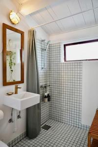 a bathroom with a sink and a shower at The Cuckoo's Nest in Højby