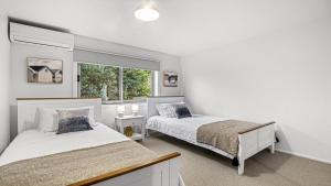 a bedroom with two beds and a window at Copa Sunrise Ocean Views, Close To Beach in Copacabana +6 photos