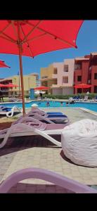 Bazén v ubytování Luxury chalet in Porto Matrouh Beach resort nebo v jeho okolí