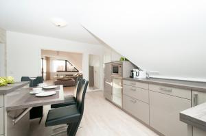 a kitchen and dining room with a table and chairs at Ferienwohnung Nilsson in Halstenbek