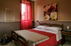 Kama o mga kama sa kuwarto sa Hotel Properzio