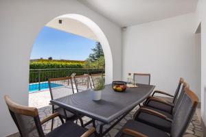 Bazén v ubytovaní Premium Villa - pool, big garden, seaside town alebo v jeho blízkosti