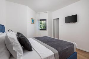 Televízia a/alebo spoločenská miestnosť v ubytovaní Premium Villa - pool, big garden, seaside town