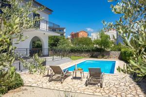 Bazén v ubytovaní Premium Villa - pool, big garden, seaside town alebo v jeho blízkosti