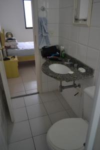 Ένα μπάνιο στο Apartamento Satel Praia +27 φωτογραφίες