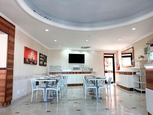 TV a/nebo společenská místnost v ubytování Hotel Riviera Fiumicino