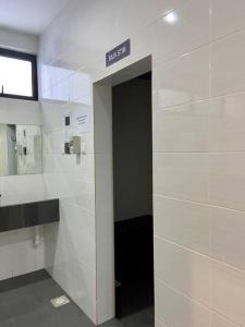 Ένα μπάνιο στο Landmark Residence 1 - Studio for two, Pool View, Nice View
