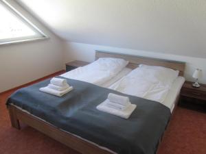 a bedroom with a bed with two towels on it at Ferienhaus Bolliger Apartment 3 in Kalkhorst