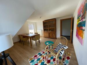 a living room with a table and chairs at Flößer-Heimat Waldblick in Baiersbronn