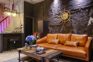 Posezení v ubytování Ecopark Duplex Homestay by QMP