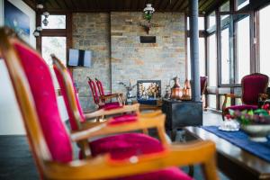 a room with chairs and a table and a fireplace at Akcatepe Dag Evleri in Akcaabat