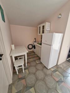 Kuchyň nebo kuchyňský kout v ubytování Ananuri veranda- hotel guest house