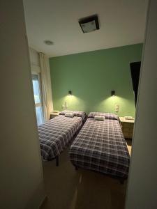 Postel nebo postele na pokoji v ubytování Hostal El Olivo