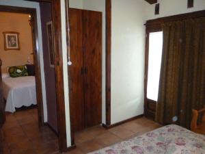 a bedroom with a bed and a door with a window at Casa El Cantón in La Cuba