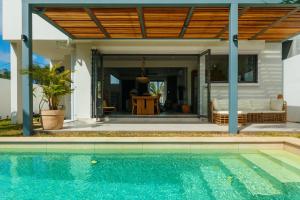 Swimmingpoolen hos eller tæt på Two bedroom villa with pool for the perfect holiday in Mauritius