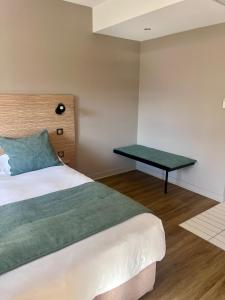 Postel nebo postele na pokoji v ubytování Hôtel-Restaurant de l'Embarcadère