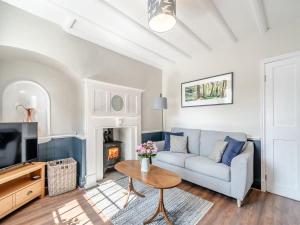 a living room with a couch and a table at Papist Hall Cottages in Barrow upon Humber