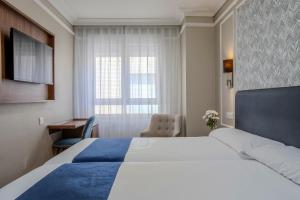 Postel nebo postele na pokoji v ubytování Hotel Corona de Castilla Burgos