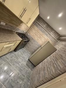 Η κουζίνα ή μικρή κουζίνα στο شقه بالروف بتاعها ڤيو رائع بالمهندسين اول سكن