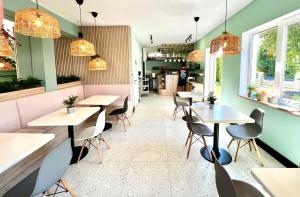 a room with tables and chairs in a restaurant at B&B Fajne Miejsce in Łeba