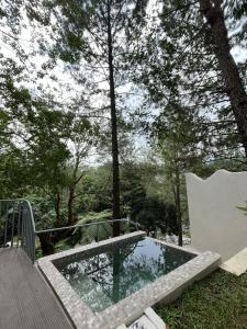 Bazén v ubytování HeHa Waterfall Suites & Camping Ground nebo v jeho okolí