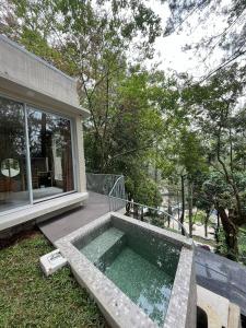 Bazén v ubytování HeHa Waterfall Suites & Camping Ground nebo v jeho okolí