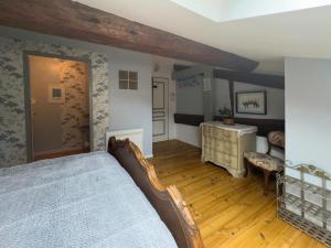 a bedroom with a bed and a desk in it at Chez Ghislaine à l'Oustal in Comus