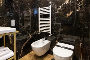 Koupelna v ubytování Mavi Luxury Suites