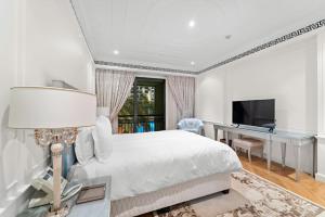 Galeri foto FIRST CLASS 3BR Elegant Palazzo Versace Suite di Dubai