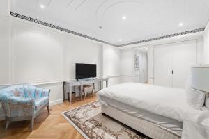 Galeri foto FIRST CLASS 3BR Elegant Palazzo Versace Suite di Dubai