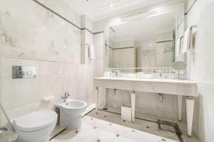 Galeri foto FIRST CLASS 3BR Elegant Palazzo Versace Suite di Dubai