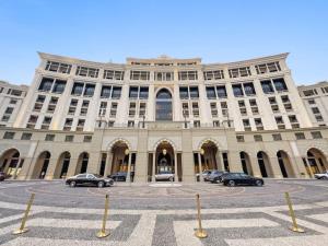 Galeri foto FIRST CLASS 3BR Elegant Palazzo Versace Suite di Dubai